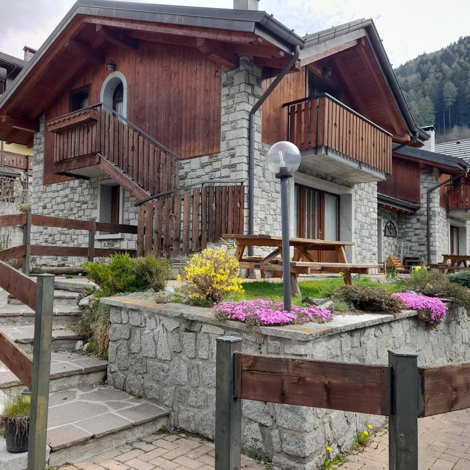 Casa Vacanze Emilio Temù エクステリア 写真