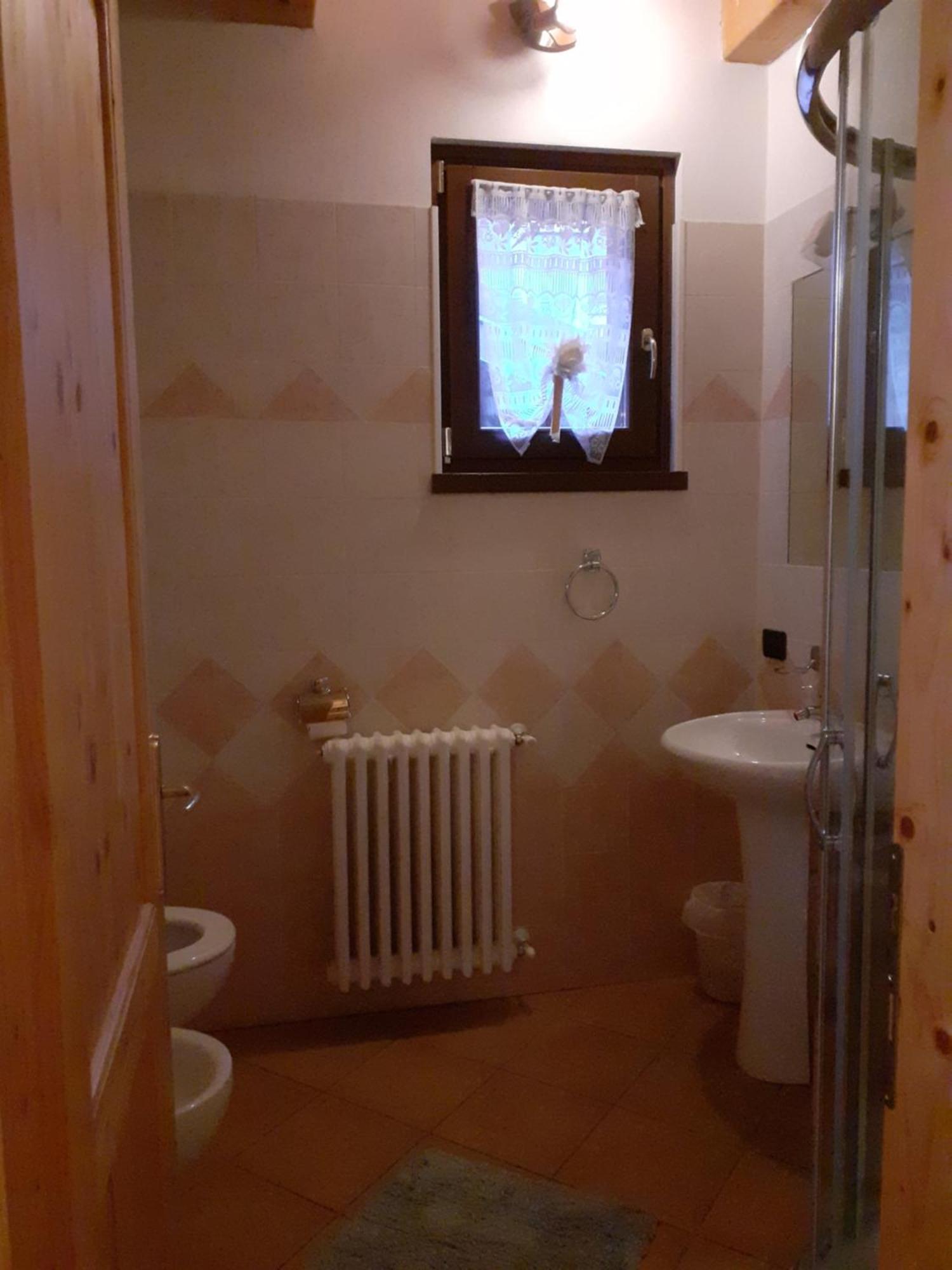 Casa Vacanze Emilio Temù エクステリア 写真